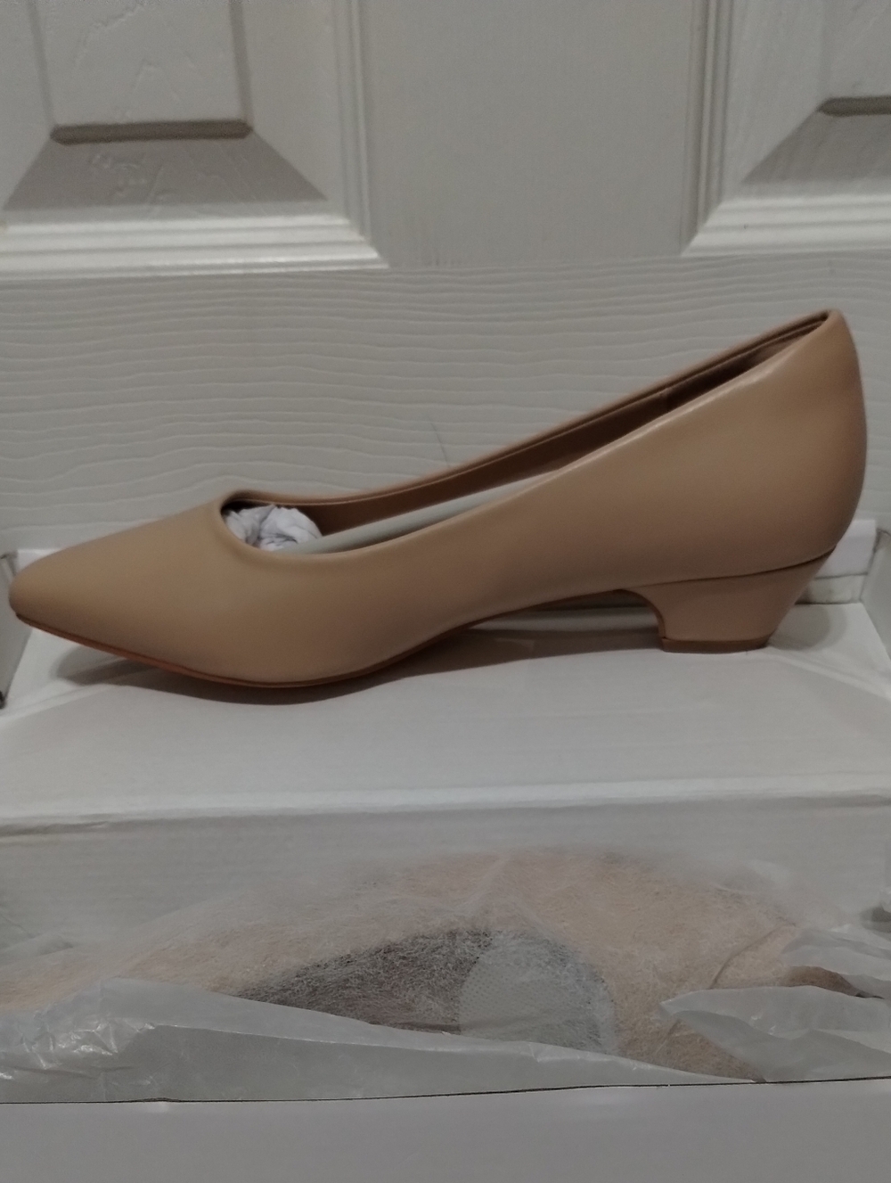 Fran Willor Women's Size 9 Nude Low Heel Pumps